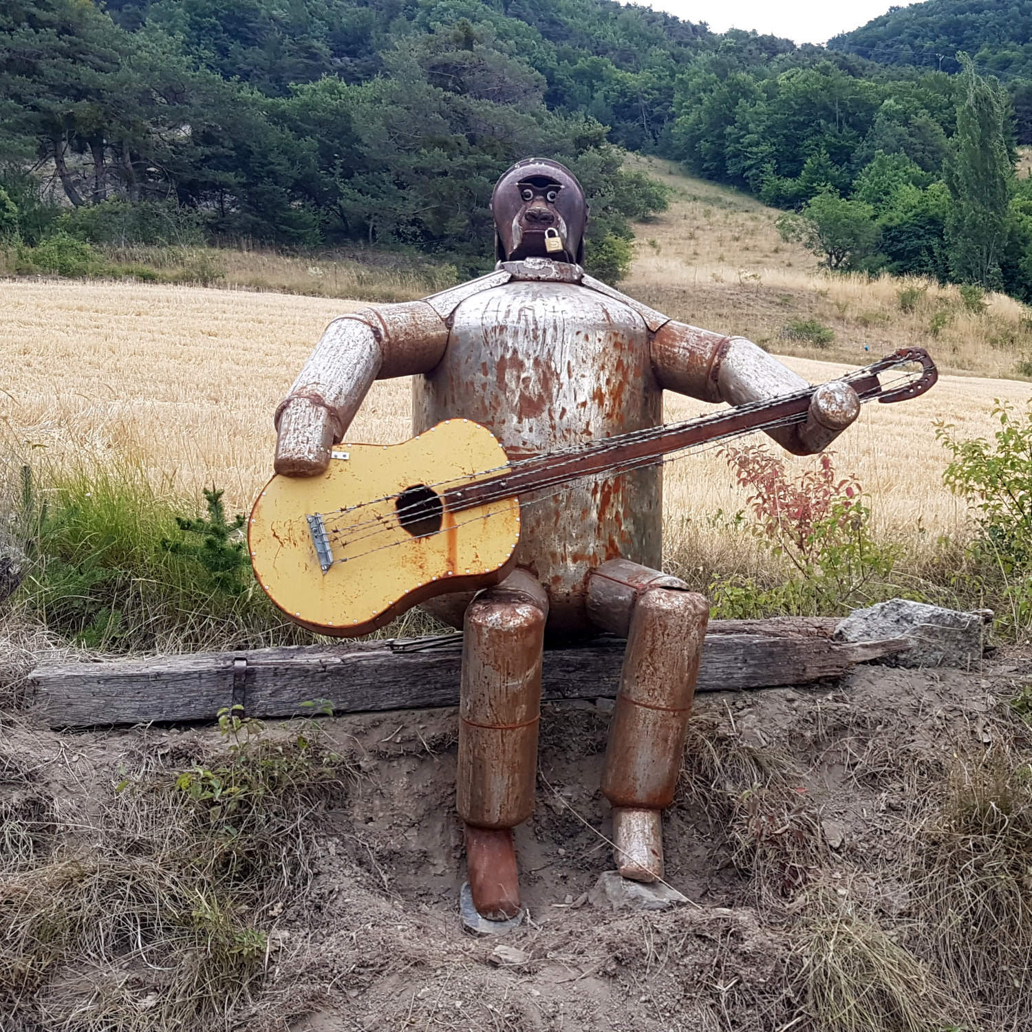 Sculpture Le Gorille de Georges Brassens du Bestiaire d'En Fer