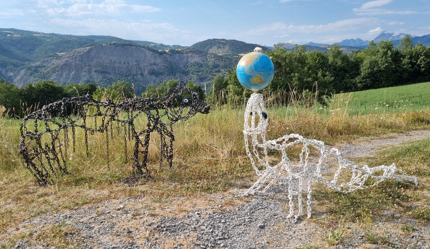 Sculpture  l'ours et le phoque du Bestiaire d'En Fer
