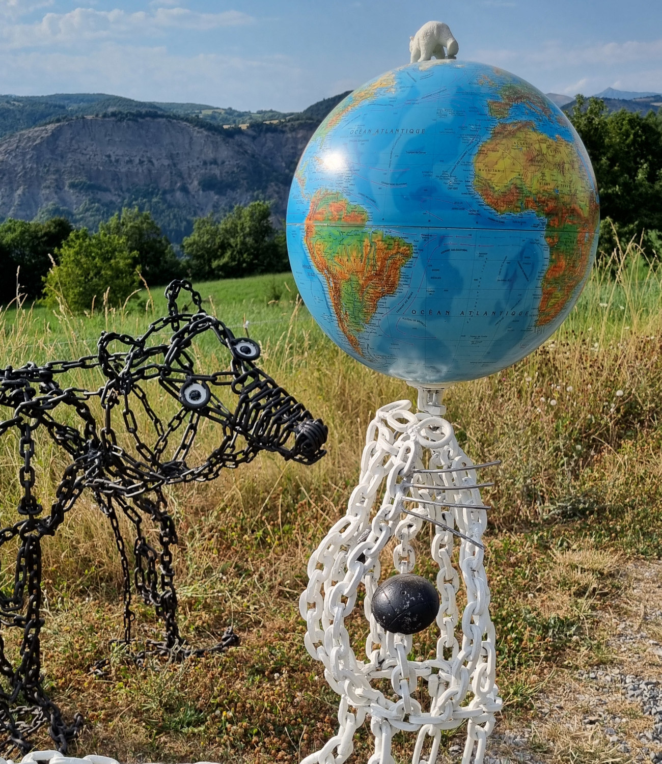 Sculpture  l'ours et le phoque du Bestiaire d'En Fer